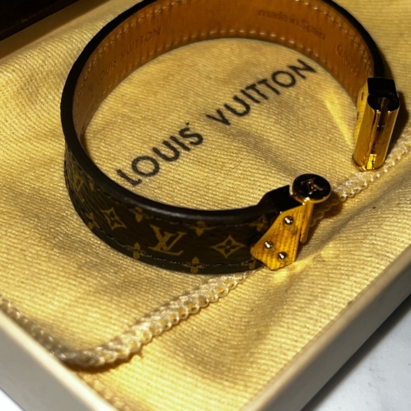 Louis Vuitton nano monogram bracelet 17 in - Picture 12 of 16